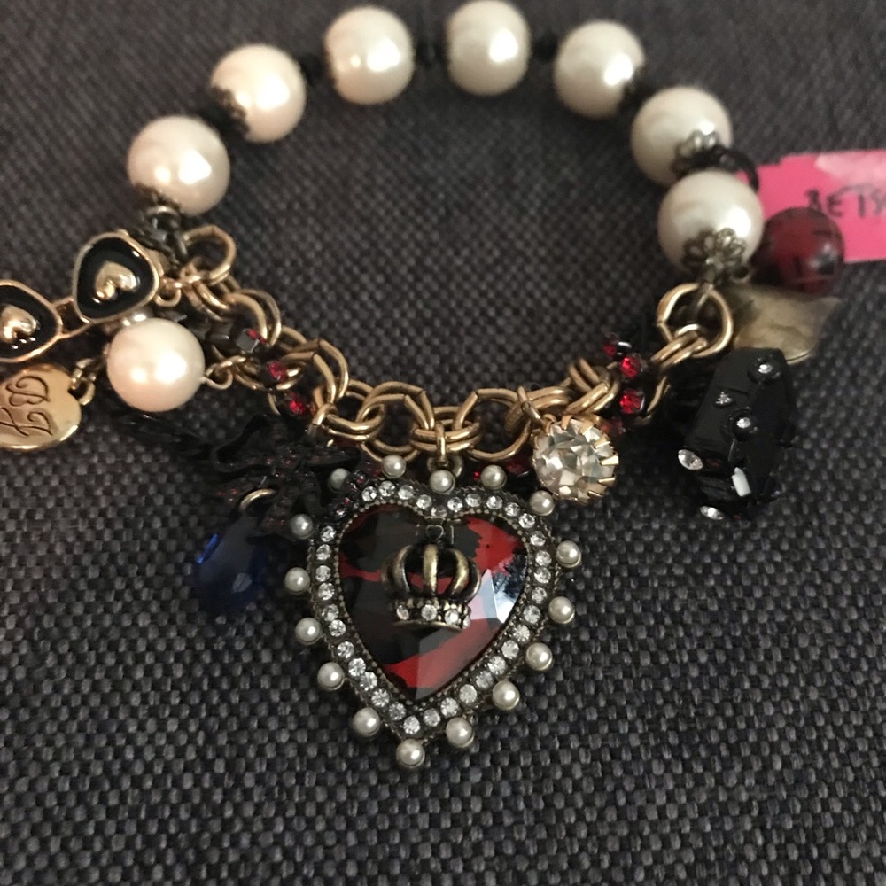 Betsey Johnson faux pearl charm bracelet